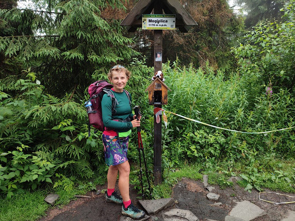 Mogielica, turystka, Beskid Wyspowy