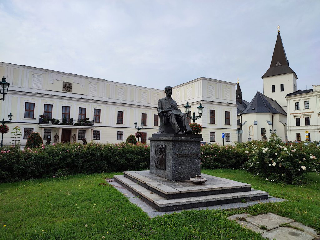 Karwina, pomnik Masaryka, pałacyk we Frysztacie